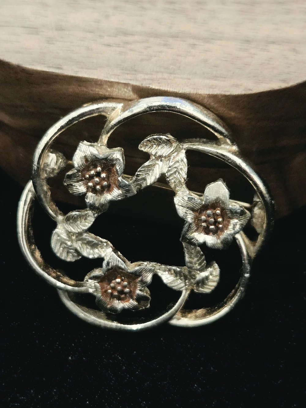 Vintage Sarah Coventry Gold Floral Filigree Brooch withCentered Flowers